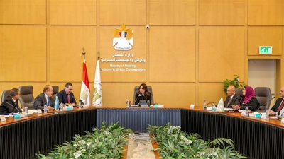 وزيرة الإسكان تبحث مع مستثمري العاشر من رمضان دعم التنمية الصناعية والخدمات والاستثمار المستدام