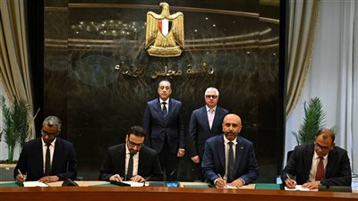 رئيس الوزراء يشهد توقيع 3 عقود جديدة للخدمات اللوجستية بالمنطقة الاقتصادية لقناة السويس
