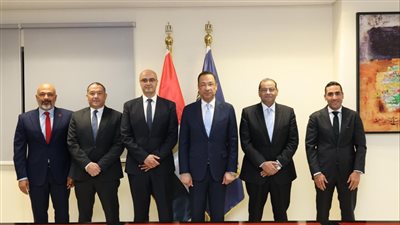 وزير الاتصالات يطلق خدمتي «اطمن» و«اطمن على الآخر» لحماية الأطفال عبر الإنترنت 