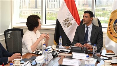 وزير الصناعة يبحث مع شركة جيانغسو تشانغهونغ الصينية إنشاء مجمع صناعي متكامل لخدمة صناعة السيارات في مصر