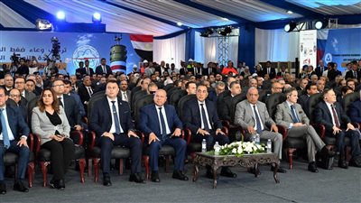 رئيس الوزراء يشهد مراسم تركيب وعاء ضغط المفاعل للوحدة النووية الثانية بمحطة الضبعة النووية