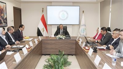 رئيس الرعاية الصحية يوجه بتسريع الخدمات وتحسين تجربة المرضى وتعزيز جودة الأداء بالمحافظات كافة
