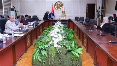 وزير العمل يختتم مقابلات المتقدمين للوظائف القيادية