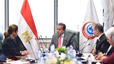 “خالد عبدالغفار” يدفع نحو نقلة نوعية في المناظرات الطبية عن بعد