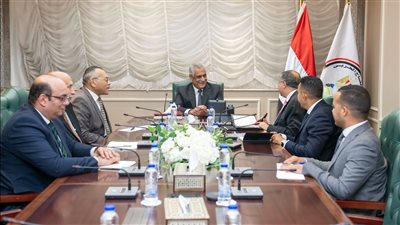 “جمبلاط” يبحث مع 