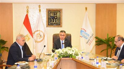 وزير التموين يتابع خطط تطوير القابضة للصناعات الغذائية ويؤكد    