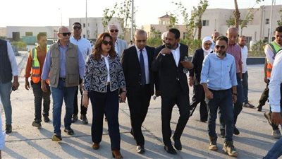 “مناال عوض” تتفقد مدينة معالجة المخلفات بالعاشر من رمضان