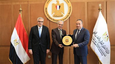 وزير التعليم العالي يوجه بتطوير البحث والابتكار واستعدادات تنسيق الجامعات
