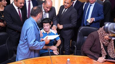 وزير العمل ومحافظ الشرقية يسلمان عقودًا لذوي الهمم ويوقعان بروتوكولًا للتدريب والتشغيل المشترك