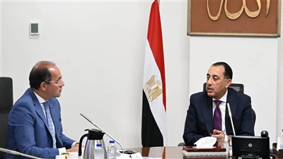 رئيس الوزراء يتابع مع وزير المالية ملفات التسهيلات الضريبية 