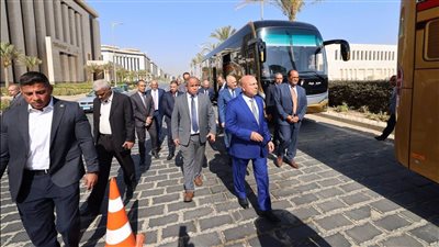 وزير النقل يدشن 20 أتوبيسًا مصريًا جديدًا لدعم أسطول السوبرجيت