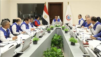 وزير الصحة يترأس غرفة الأزمات.. ويوجه باستمرار رفع درجة الاستعداد بالمستشفيات لمدة 48 ساعة بعد الهزة الأرضية
