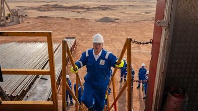 وزير البترول ومحافظ أسوان يتفقدان استئناف أعمال الحفر بحقل البركة في أسوان بعد توقف منذ عام 2022