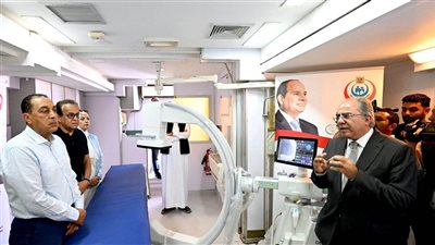 مدبولي يتفقد أول وحدة قسطرة قلب متنقلة بمستشفى رأس الحكمة المركزي
