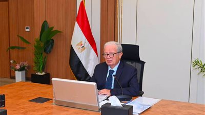 «حسين عيسى» يعتمد موازنة «القابضة الكيماوية» بإيرادات مستهدفة 30 مليار جنيه