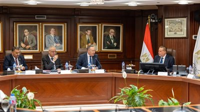 محافظ المركزي ووزير التعليم العالي يبحثان تطوير 