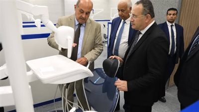 وزير التعليم العالي يتفقد جامعة العلمين الدولية ويطلع على تجهيزات معامل طب الفم والأسنان