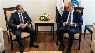 وزير البترول يبحث مع هاليبرتون زيادة الإنتاج بتقنيات الحفر والتكسير الحديثة