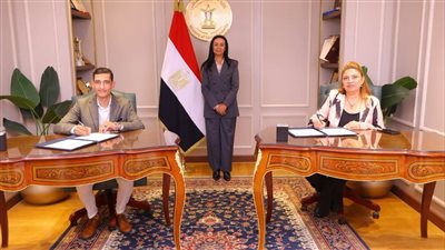 وزيرة التضامن تشهد توقيع عقود تمويل مشروعات متناهية الصغر
