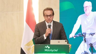 وزير الصحة يشهد تخرج أول دفعة من دبلومة القدم السكري بمصر ويؤكد أهمية التدريب