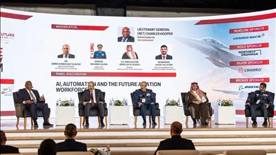 وزير الطيران يستعرض مستقبل الذكاء الاصطناعي والقوى العاملة بمنتدى تكنولوجيا الطيران قبل معرض العلمين