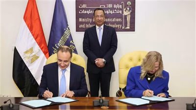 الاتصالات توقع مذكرة تفاهم مع «إنتل» لتدريب مليون مواطن سنوي    