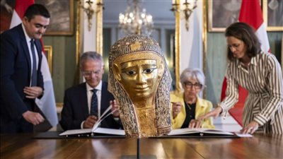 مصر تنجح في استرداد قناع ذهبي أثري من سويسرا