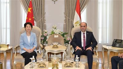 رئيس الرقابة الإدارية يبحث مع نائب رئيس الرقابة الصينية تعزيز التعاون المشترك