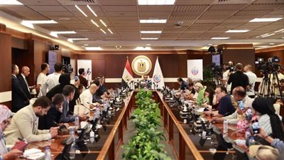 الصحة تعلن توطين صناعة 9 مستحضرات لعلاج الأورام وأمراض الدم بالشراكة مع القطاع الخاص