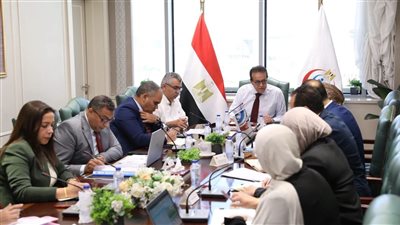 الصحة تبحث خطة استثمارات المراكز الطبية وتسرّع تجهيز وحدات زراعة النخاع الجديدة