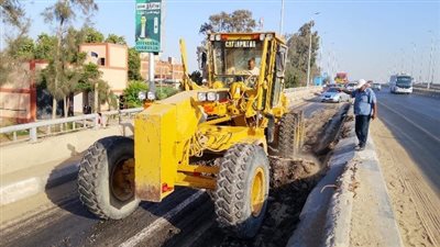 بعد تداول فيديو لتضرر الطريق.. الحكومة: إزالة الأسفلت المتضر