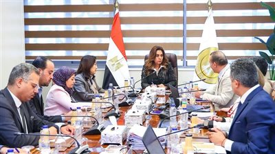 وزيرة التنمية المحلية والبيئة تتابع تنفيذ مشروعات التنمية ال    