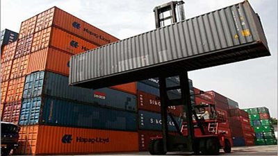  شعبة المصدرين: الدولار متوفر بالبنوك رغم ارتفاع سعره