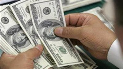 الدولار يواصل الارتفاع.. ويتخطى 18 جنيها فى 20 بنكا 