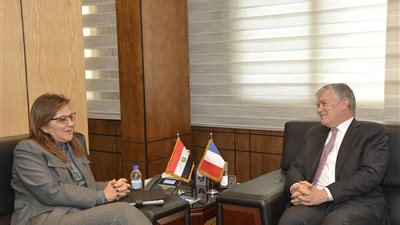 «التخطيط» تناقش مع السفير الفرنسي بالقاهرة تعزيز التعاون المشترك