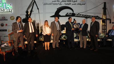 «اتحاد المقاولين» يكرم وزير الإسكان فى مُلتقى «بناة مصر»
