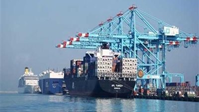 716 راكبًا يغادرون «نويبع» وتداول 112 شاحنة