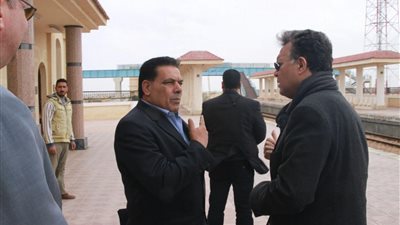 بالصور.. وزير النقل يتفقد مشروعات الطرق غرب الإسكندرية 