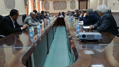 بالصور.. بدء اجتماع رئيس مصلحة الجمارك وأعضاء النقابات العمالية