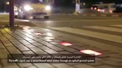 شاهد| دبي تفتتح أول إشارة مرور ذكية للمشاة