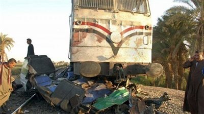 اقتحام سيارة نقل لشريط السكك الحديدية