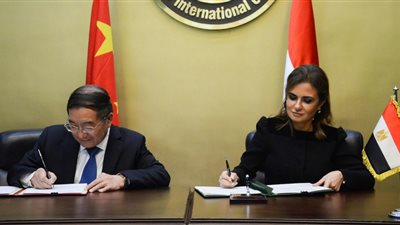 «نصر»: 71 مليون دولار لـ «القمر الصناعي» ومركز التدريب المهني 