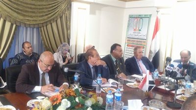 «المستثمرين»: متوسط العمل للمصري 25 دقيقة يوميًا