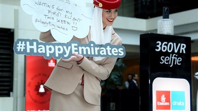مفاجآت سارّة من طيران الإمارات احتفالًا بيوم السعادة العالمي 