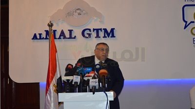 أمين قناة السويس يطالب المصريين بمواجهة «الفساد»