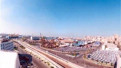 نشاط في حركة السفن.. واستقبال السلع الاستراتيجية بميناء الإسكندرية