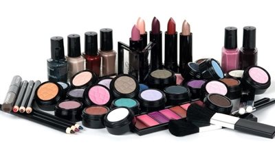 «الصحة» تصدر قرارا بتعديل الآليات الإنتاجية لمستحضرات التجميل