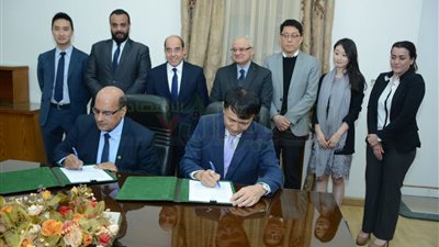 بالصور.. «الإنتاج الحربي» تتعاون مع«سامسونج» لتصنيع ألواح الطاقة الشمسية