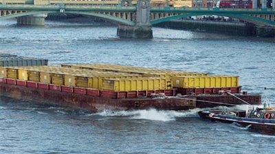 رئيس «الملاحة النهرية» يتابع نقل «الأبقار» من «حلفا» لـ«أبوسمبل» 