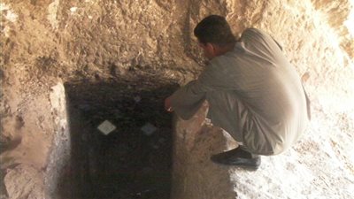 القبض على عامل حاول التنقيب عن الآثار داخل مسكنه